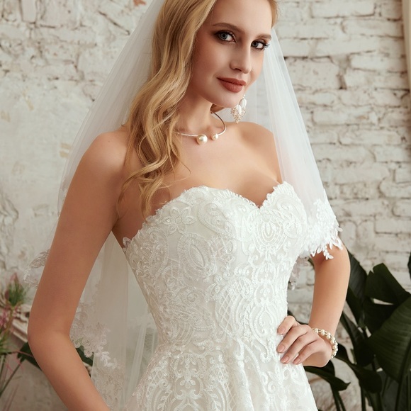 Beautiful Wedding Dress - Picture 4 of 8